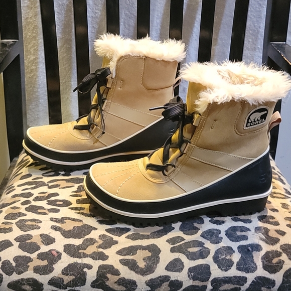 Sorel boots - Picture 2 of 5